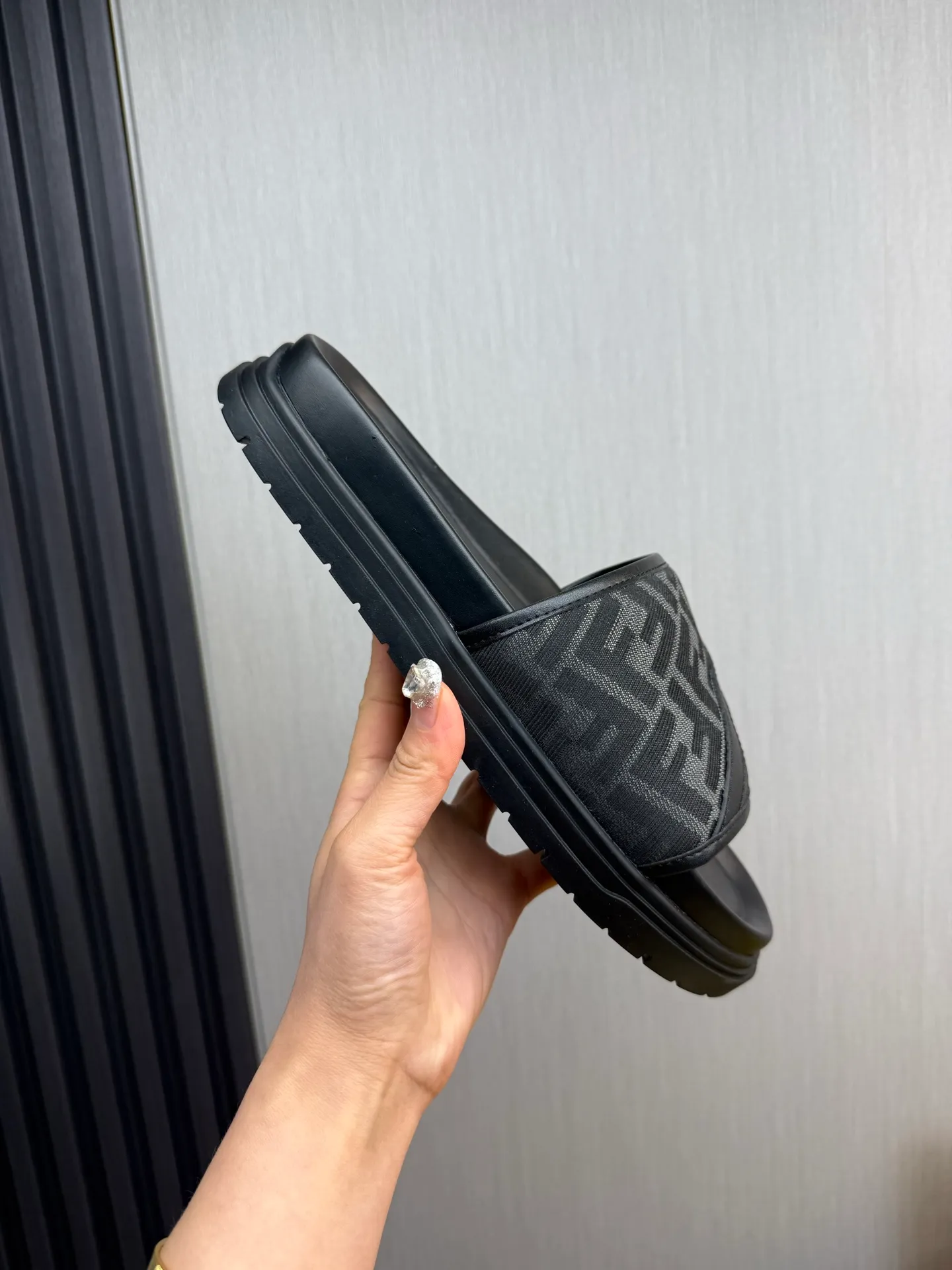 Men's shoes 💰400💰 Fendi men's slippers, made one to one on the FENDI official website, sizes 38-45 45 46 🉑️Customized!